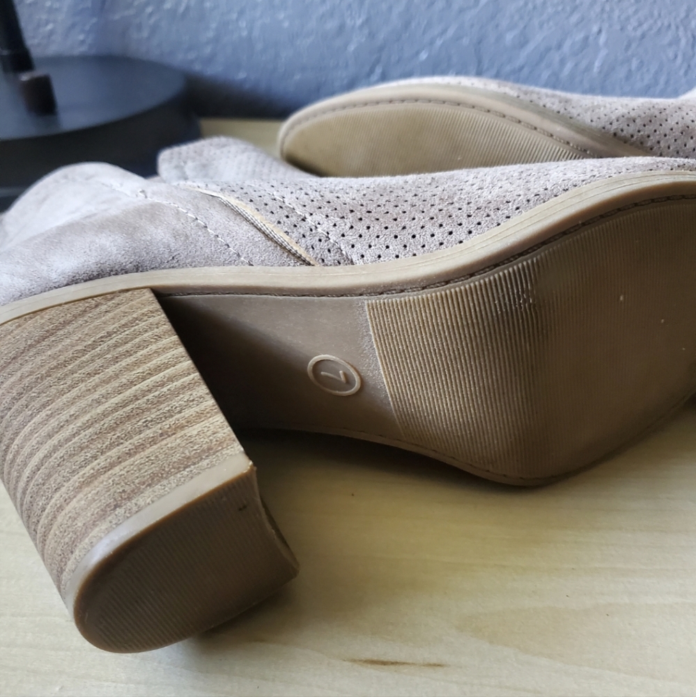 Universal Thread Booties - image 4